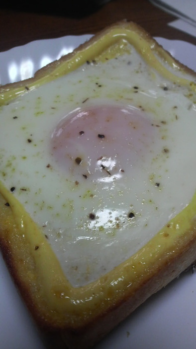 卵がとろ～りな超簡単朝食パンの写真