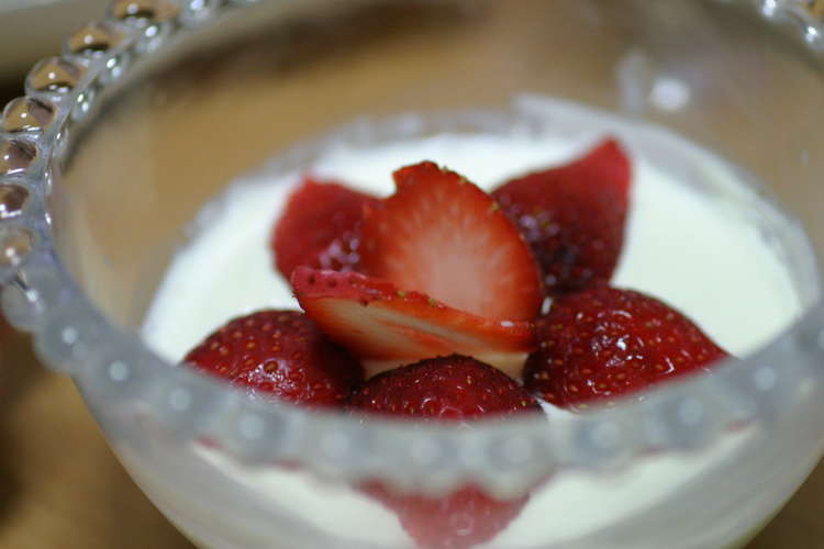 簡単 カップで苺のレアチーズケーキ レシピ 作り方 By かずりんご クックパッド