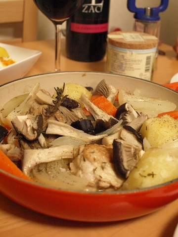 ルクルーゼで野菜と鶏肉の絶品蒸し焼き！！の画像