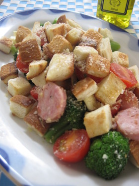 クルトン入り野菜たっぷりサラダ