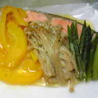 みんなが作ってる 鮭 シメジ 玉ねぎホイル焼きのレシピ クックパッド 簡単おいしいみんなのレシピが356万品