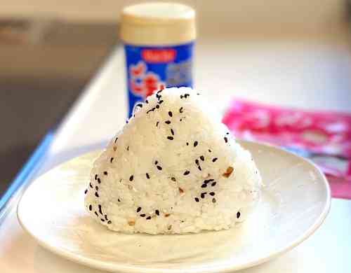 みんなが作ってる カリカリ梅 おにぎりのレシピ クックパッド 簡単おいしいみんなのレシピが357万品