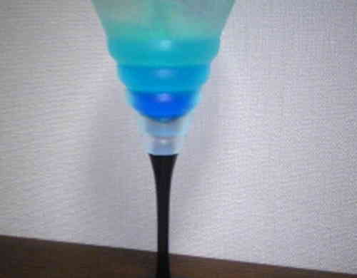 ブルーキュラソー なぜ青い