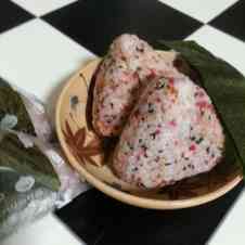 みんなが作ってる カリカリ梅 おにぎりのレシピ クックパッド 簡単おいしいみんなのレシピが360万品