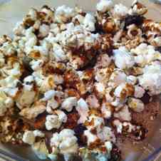 みんなが作ってる チョコキャラメルポップコーンのレシピ クックパッド 簡単おいしいみんなのレシピが361万品