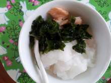 離乳食後期 お粥を美味しく 鮭わかめ粥 レシピ 作り方 By ふなこ55 クックパッド 簡単おいしいみんなのレシピが357万品