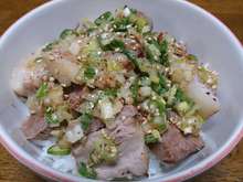 ねぎ塩チャーシュー丼 レシピ 作り方 By モーリー食堂 クックパッド 簡単おいしいみんなのレシピが375万品