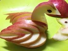 クリスマスにリンゴで白鳥デザインカット レシピ 作り方 By ひらめきmei クックパッド 簡単おいしいみんなのレシピが361万品