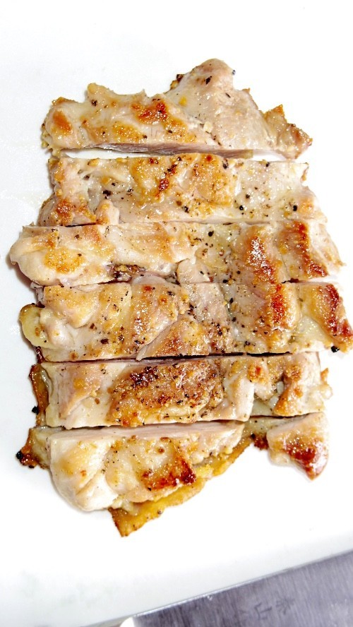 皮パリパリッ 鶏もも肉ステーキの焼き方 レシピ 作り方 By しるびー１９７８ クックパッド 簡単おいしいみんなのレシピが360万品