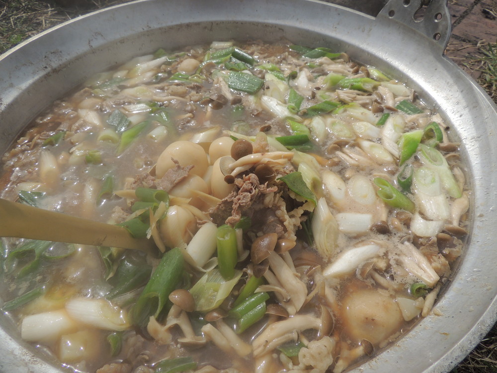 山形の芋煮 牛肉 醤油味 レシピ 作り方 By おかあちゃん クックパッド 簡単おいしいみんなのレシピが350万品