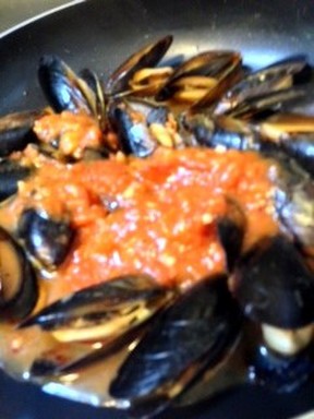 ムール貝のトマトとガーリックスープ蒸しのレシピ