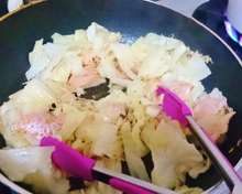 トラウトサーモンとキャベツの和風炒め レシピ 作り方 By ｅｎｊｏｙ沖縄あみ クックパッド 簡単おいしいみんなのレシピが356万品