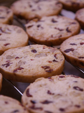 クランベリーとクルミを添えた焼き詰めブリーのレシピ