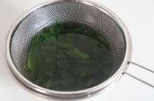 離乳食初期 だしで作るほうれん草ペースト レシピ 作り方 By 乾物屋の岡山中央水産 クックパッド 簡単おいしいみんなのレシピが366万品