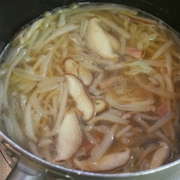 もやしとベーコンの和風コンソメスープ レシピ 作り方 By Emyo クックパッド 簡単おいしいみんなのレシピが354万品