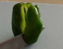 超簡単 ピーマンの種をよけて切る方法 レシピ 作り方 By 横浜市 クックパッド 簡単おいしいみんなのレシピが351万品