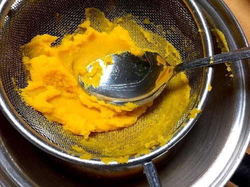 バターナッツかぼちゃのスープ、チリとクレームフレーシュ入り レシピ