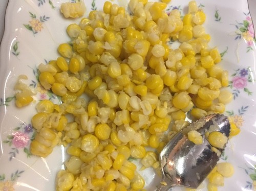 とうもろこしをチン スプーンで粒取り レシピ 作り方 By あかみー74 クックパッド 簡単おいしいみんなのレシピが359万品