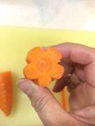 包丁だけにんじんの花形切り方 レシピ 作り方 By ともっちqq クックパッド 簡単おいしいみんなのレシピが357万品