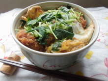 たっぷり三つ葉のかつ丼 レシピ 作り方 By 花時計咲いた クックパッド 簡単おいしいみんなのレシピが354万品