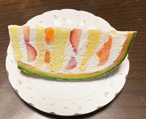 丸ごとメロンケーキ 作っちゃいました レシピ 作り方 By チャコの母ちゃん クックパッド 簡単おいしいみんなのレシピが355万品