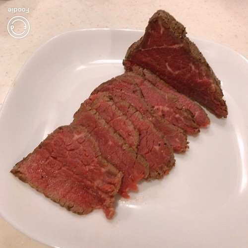 お家で簡単 焼いて湯煎 ローストビーフ レシピ 作り方 By クックまいななパパ クックパッド 簡単おいしいみんなのレシピが366万品