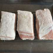 塩抜もソミュール液漬もなしの燻製ベーコン レシピ 作り方 By 善よじ クックパッド 簡単おいしいみんなのレシピが366万品