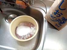 活きた水ダコのお刺身と 下処理と皮むきと レシピ 作り方 By さくるど クックパッド 簡単おいしいみんなのレシピが362万品