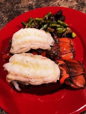 ロブスターテールのグリル、ハーブガーリックバター添え レシピ