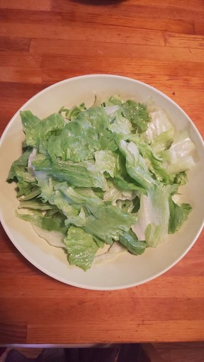 ストロベリーアボカドほうれん草サラダ、グリルチキンとレモンポピーシードドレッシング添え レシピ