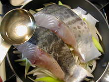 フライパンにおまかせ 葱とサワラの酒蒸し レシピ 作り方 By くまのかなほ クックパッド 簡単おいしいみんなのレシピが356万品