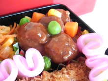お弁当 ミートボールたくさん詰める方法 レシピ 作り方 By スージー ジル クックパッド 簡単おいしいみんなのレシピが355万品