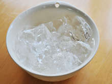 透明な氷の作り方 ロックアイス レシピ 作り方 By Itekita クックパッド 簡単おいしいみんなのレシピが353万品