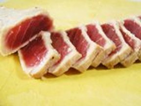 マグロのたたきとグリーンオリーブのタプナードのリングイネのレシピ