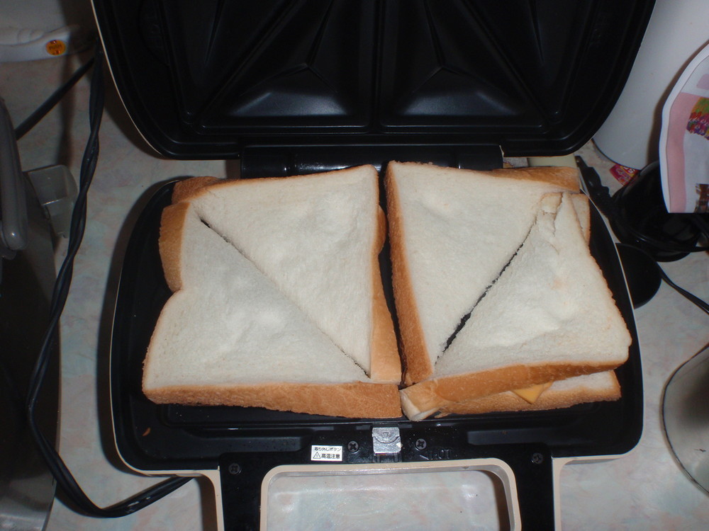簡単 2つ折りホットサンド ビタントニオ レシピ 作り方 By 成零雪丸 クックパッド 簡単おいしいみんなのレシピが359万品