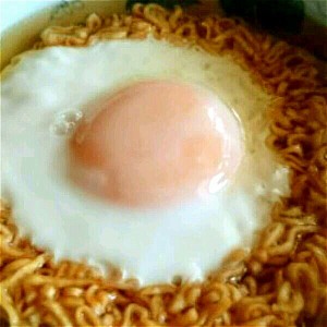チキンラーメンの卵を簡単にいい感じに レシピ 作り方 By ティファサンシャイン クックパッド 簡単おいしいみんなのレシピが358万品