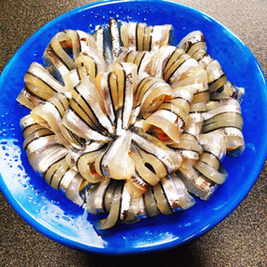 包丁不要 きびなごの刺身 レシピ 作り方 By えくぼ王子３ クックパッド 簡単おいしいみんなのレシピが356万品
