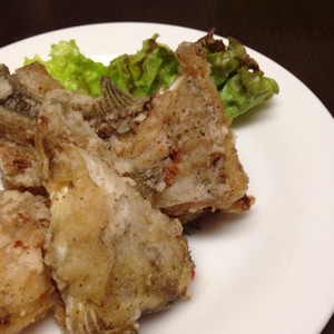簡単カリカリ カワハギの頭の唐揚げ レシピ 作り方 By マリンブルーマリン クックパッド 簡単おいしいみんなのレシピが361万品