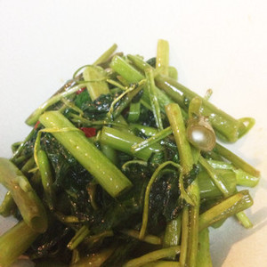 秒殺 空芯菜 あさがお菜 で青菜炒め レシピ 作り方 By いなれい クックパッド 簡単おいしいみんなのレシピが352万品