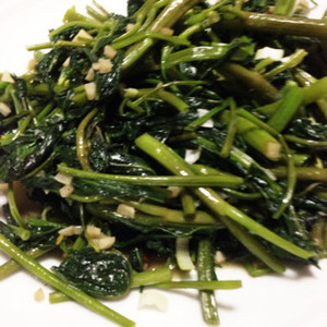 空芯菜 クウシンサイ の炒め物 レシピ 作り方 By 永田町のシェフ クックパッド 簡単おいしいみんなのレシピが357万品