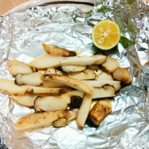 焼くだけ簡単 焼松茸とすだちのコンビ レシピ 作り方 By ドンコーネリアス クックパッド 簡単おいしいみんなのレシピが356万品