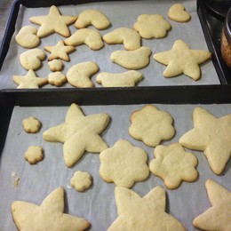 簡単なカラフルなシュガークッキーのレシピ