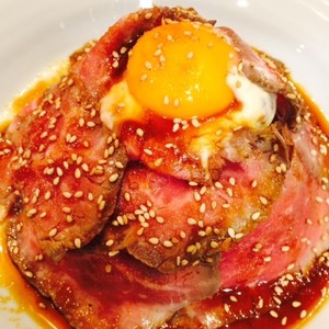 サワークリームでリッチにローストビーフ丼 レシピ 作り方 By にゃんのお菓子工房 クックパッド 簡単おいしいみんなのレシピが349万品