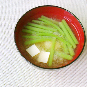 山菜みずの味噌汁 レシピ 作り方 By ガメコ クックパッド 簡単おいしいみんなのレシピが361万品