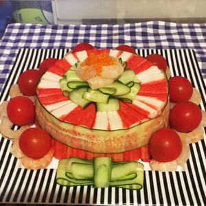 お祝い誕生日おしゃれカニカマサラダケーキ レシピ 作り方 By プクル クックパッド 簡単おいしいみんなのレシピが356万品