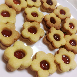 苺ジャムサンドクッキー レシピ 作り方 By うちの猫 クックパッド
