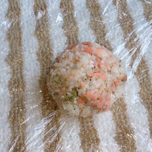 簡単 シャケと青のりのおにぎり レシピ 作り方 By ｉmａ３ クックパッド 簡単おいしいみんなのレシピが352万品