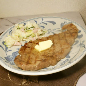 ルクルーゼのグリルロンドでステーキを焼く レシピ 作り方 By てーぶるすぷーん クックパッド 簡単おいしいみんなのレシピが350万品