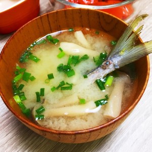 鯵のアラの味噌汁 レシピ 作り方 By Kensan クックパッド 簡単おいしいみんなのレシピが361万品