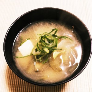 玉ねぎ 豆腐 なすの味噌汁 レシピ 作り方 By さつきa クックパッド 簡単おいしいみんなのレシピが352万品